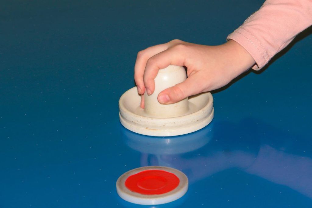 Air Hockey, come impugnare la mazza. Sbagliato.