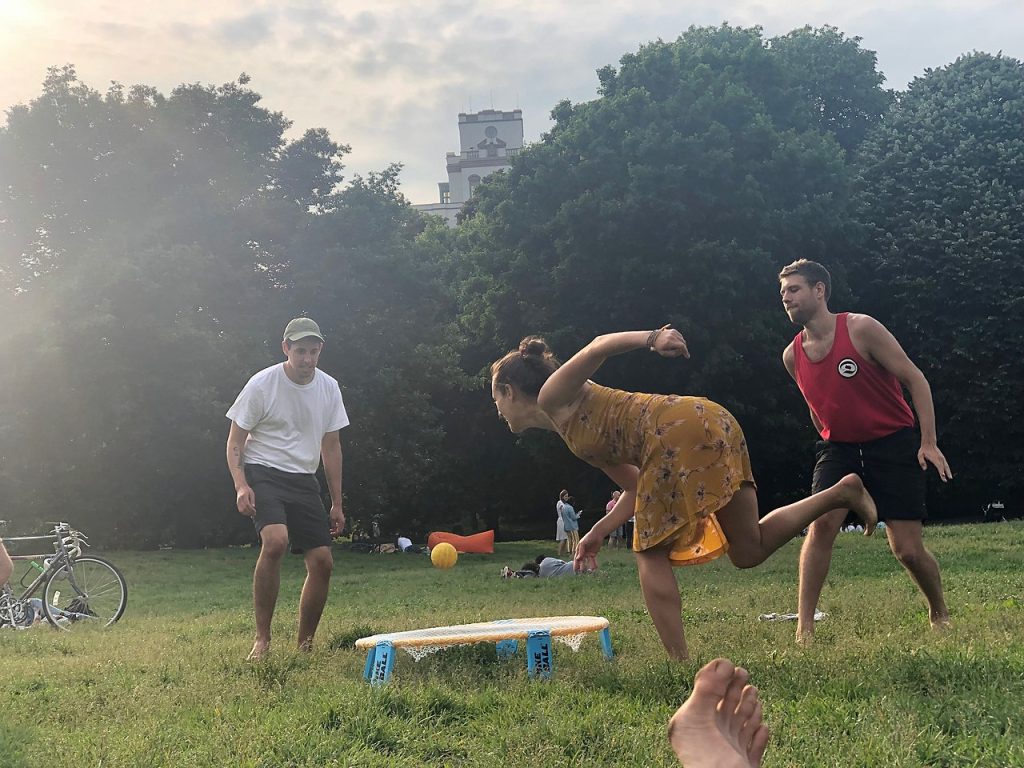Friends playing Spikeball roundnet in teams